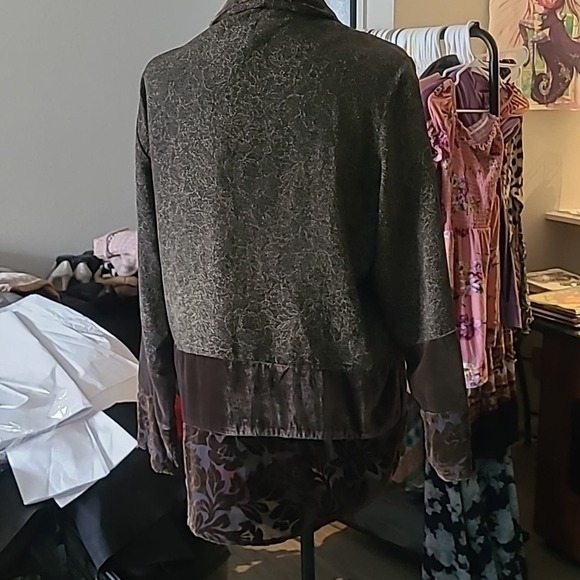 Citron Malibu Boutique Velvet lace Print Tunic Size Medium - Picture 2 of 6